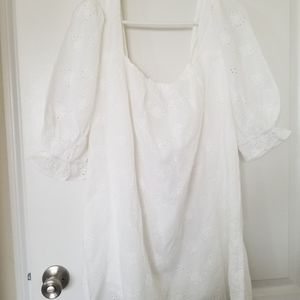 Reposhing since it's too big on me. Decluttering